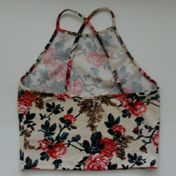 Cute floral crop top 🌸 - Picture 2 of 3